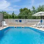 Apartments Mila Family With Pool *