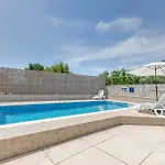 Apartments Mila Family With Pool Tribalj