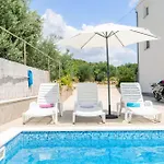 Apartments Mila Family With Pool Apartment
