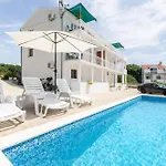 Apartment Apartments Mila Family With Pool Tribalj