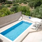 Apartment Apartments Mila Family With Pool Tribalj