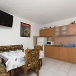 Apartments Mila Family With Pool *