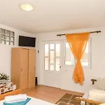 Apartments Mila Family With Pool Apartman *