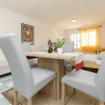 Apartments Mila Family With Pool *