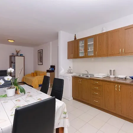 Apartman Apartments Mila Family With Pool *