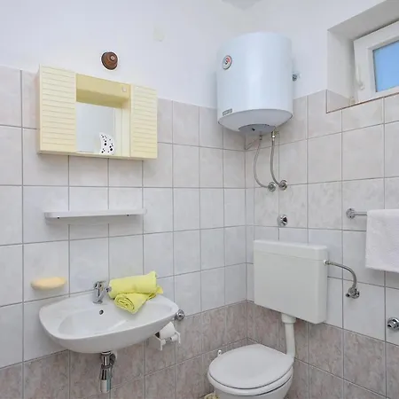 Apartments Mila Family With Pool Apartman