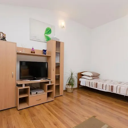 Apartment Apartments Mila Family With Pool *