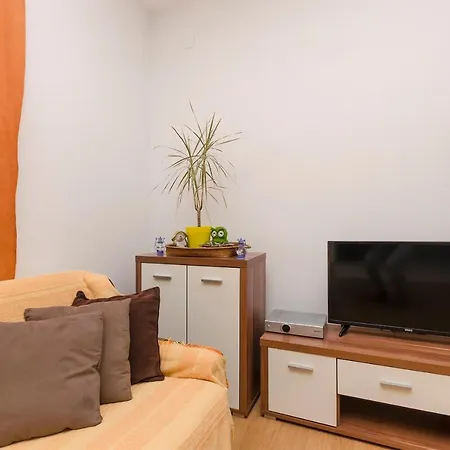Apartment Apartments Mila Family With Pool *