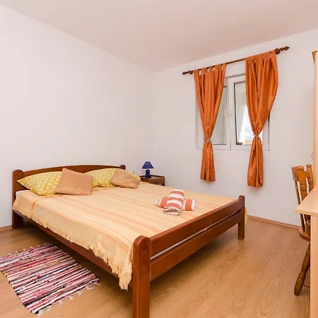 Apartments Mila Family With Pool Apartman