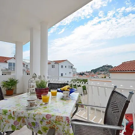 Apartman Apartments Mila Family With Pool