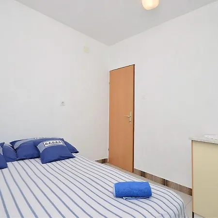 Apartman Apartments Mila Family With Pool