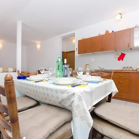 Apartments Mila Family With Pool Apartman Tribalj