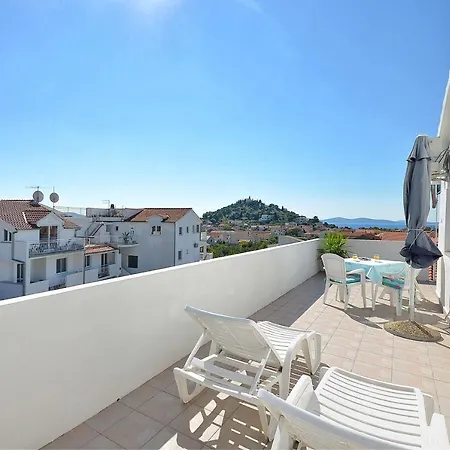 Apartments Mila Family With Pool Apartment *