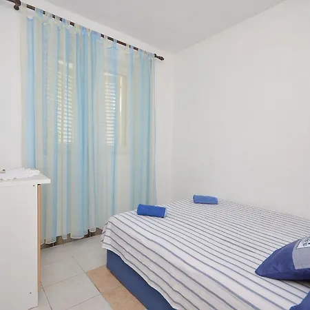 Apartman Apartments Mila Family With Pool