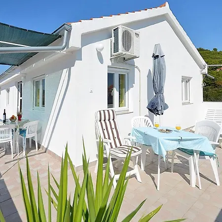 Apartments Mila Family With Pool Apartman *