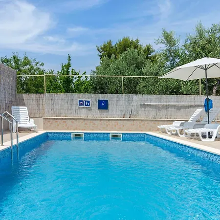 Apartments Mila Family With Pool *