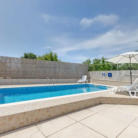 Apartments Mila Family With Pool Tribunj (Sibenik-Knin)