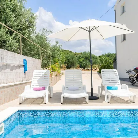 Mila Family & Pool Апартаменты