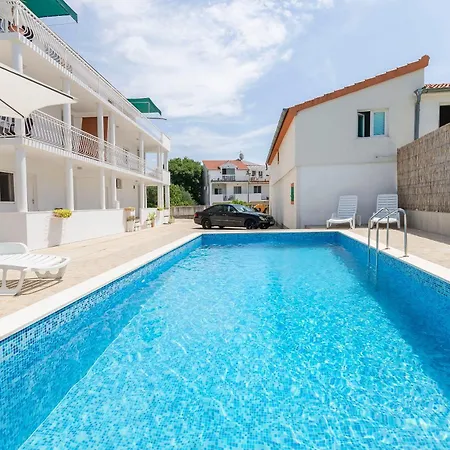 Apartments Mila Family With Pool Tribunj (Sibenik-Knin)