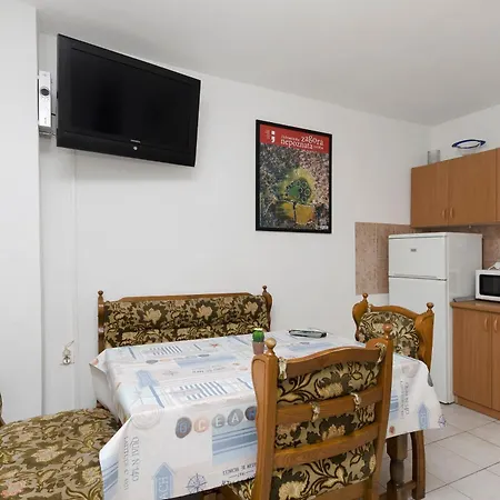 Apartments Mila Family With Pool Apartment *