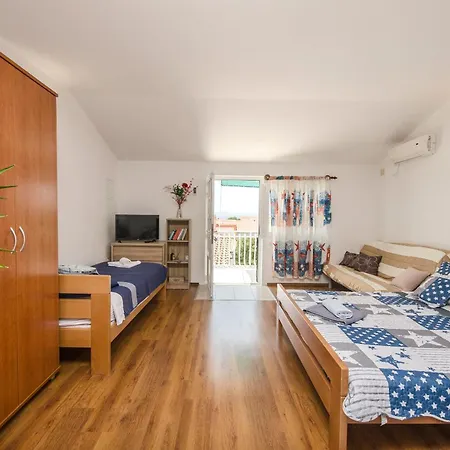 Apartments Mila Family With Pool Tribunj (Sibenik-Knin)