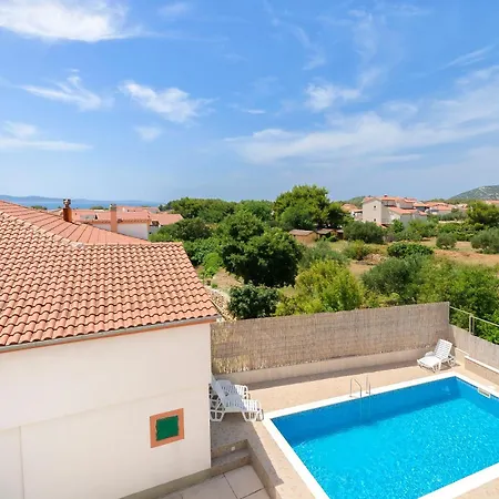 Apartments Mila Family With Pool Apartment *