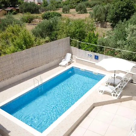 Apartman Apartments Mila Family With Pool Tribalj