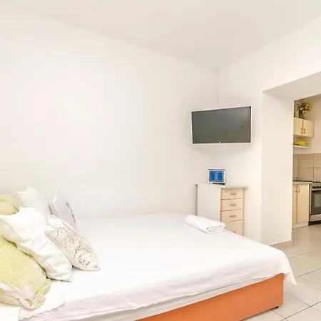 Apartments Mila Family With Pool