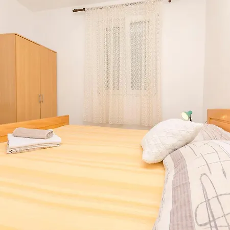 Apartments Mila Family With Pool Apartment