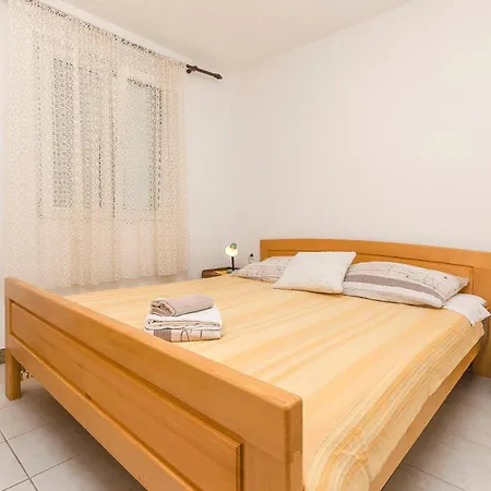 Apartman Apartments Mila Family With Pool