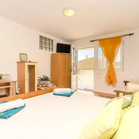 Apartments Mila Family With Pool * Tribunj (Sibenik-Knin)