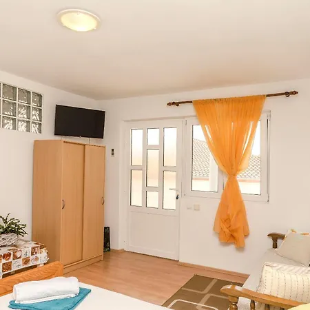 Apartments Mila Family With Pool Apartment *