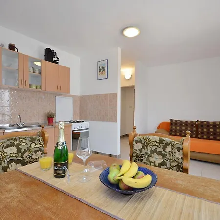 Apartments Mila Family With Pool Apartman *