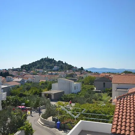 Apartman Apartments Mila Family With Pool