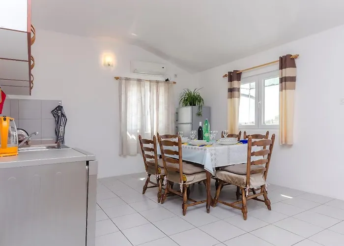 Appartement Apartments Mila Family With Pool Tribalj