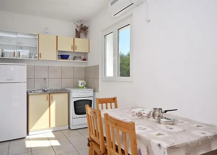 Apartments Mila Family With Pool Tribalj