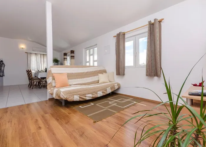 Apartments Mila Family With Pool Tribalj