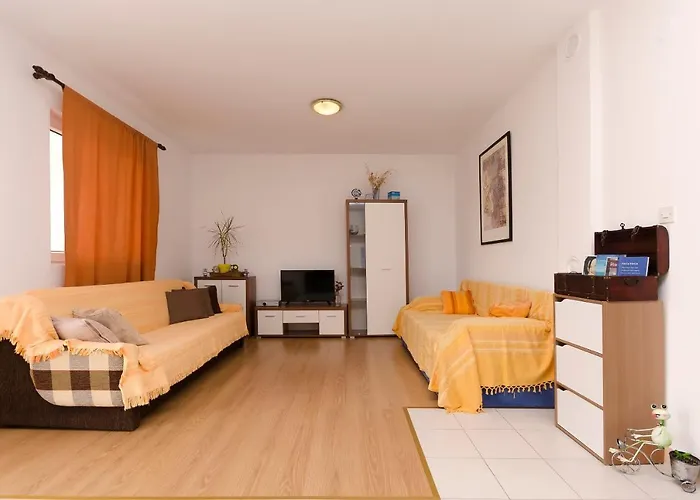 Apartments Mila Family With Pool Tribalj