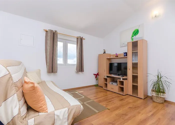 Apartments Mila Family With Pool Appartement