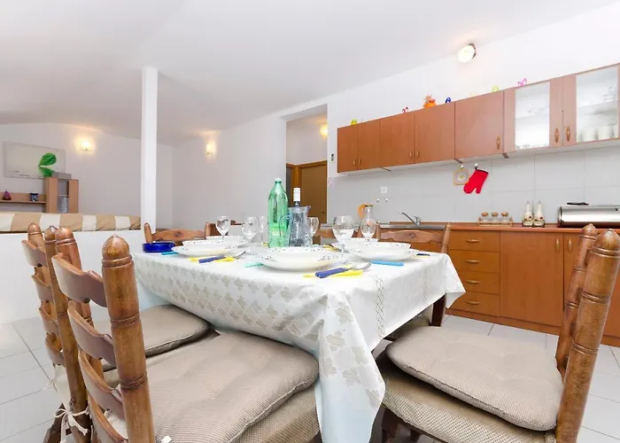 Apartments Mila Family With Pool Appartement Tribalj