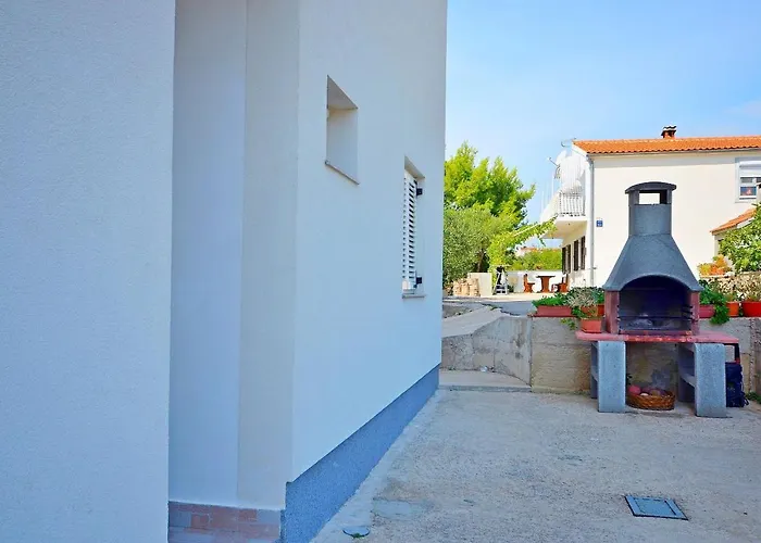Apartments Mila Family With Pool Tribunj (Sibenik-Knin)
