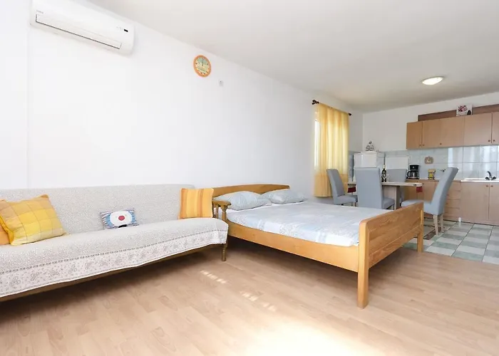 Apartments Mila Family With Pool Appartement Tribalj