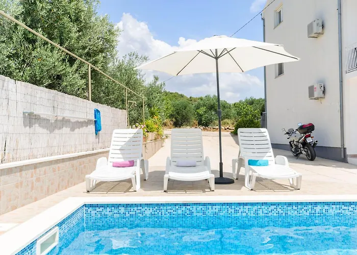 Apartments Mila Family With Pool Appartement