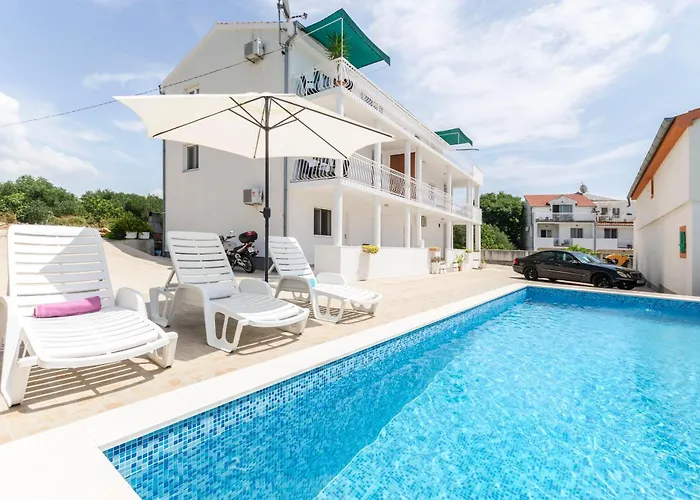 Appartement Apartments Mila Family With Pool Tribalj