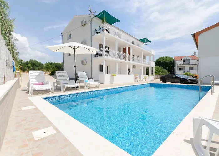 Apartments Mila Family With Pool *