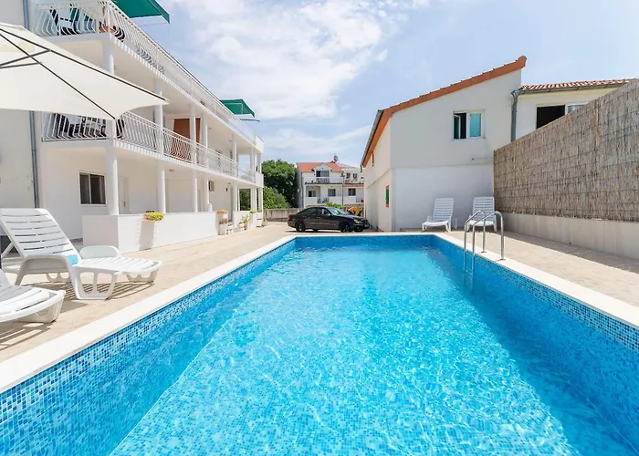 Apartments Mila Family With Pool Tribalj