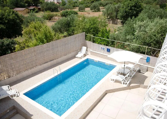 Appartement Apartments Mila Family With Pool Tribalj