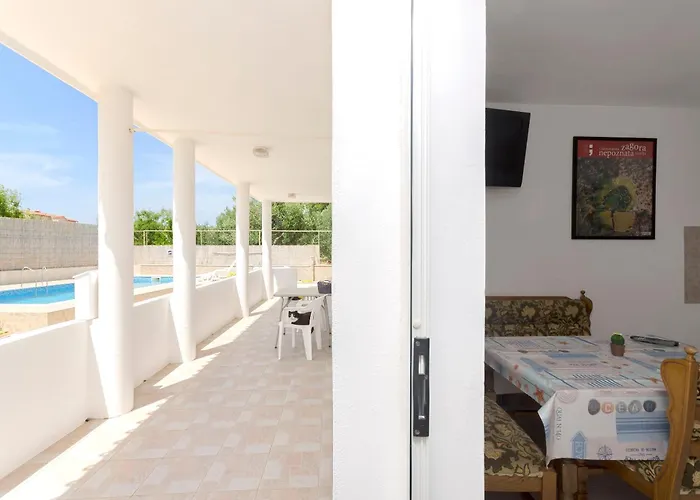 Apartments Mila Family With Pool * Tribalj