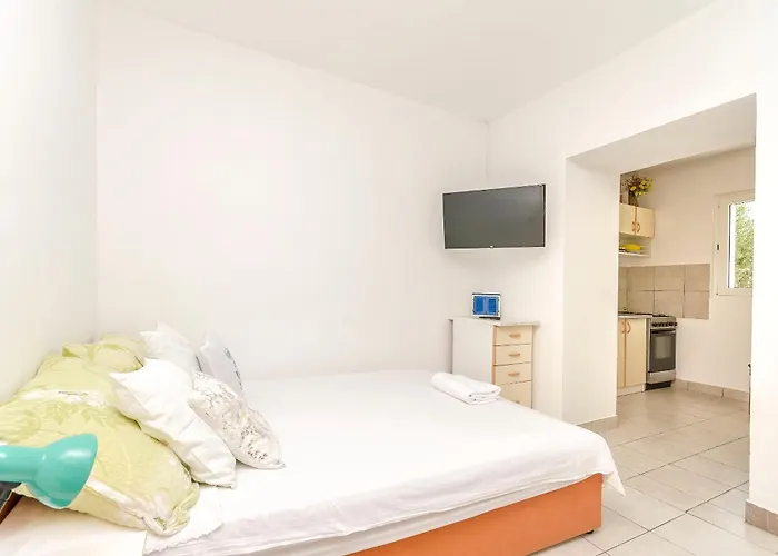 Apartments Mila Family With Pool