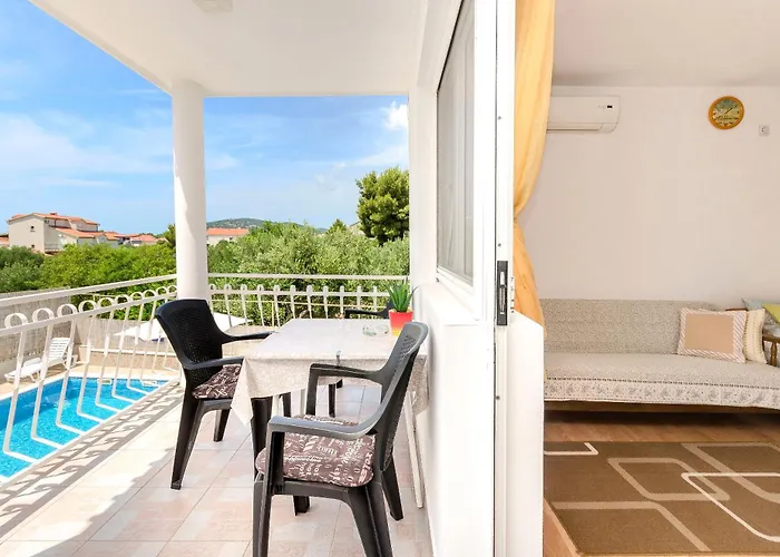 Apartments Mila Family With Pool Appartement Tribalj